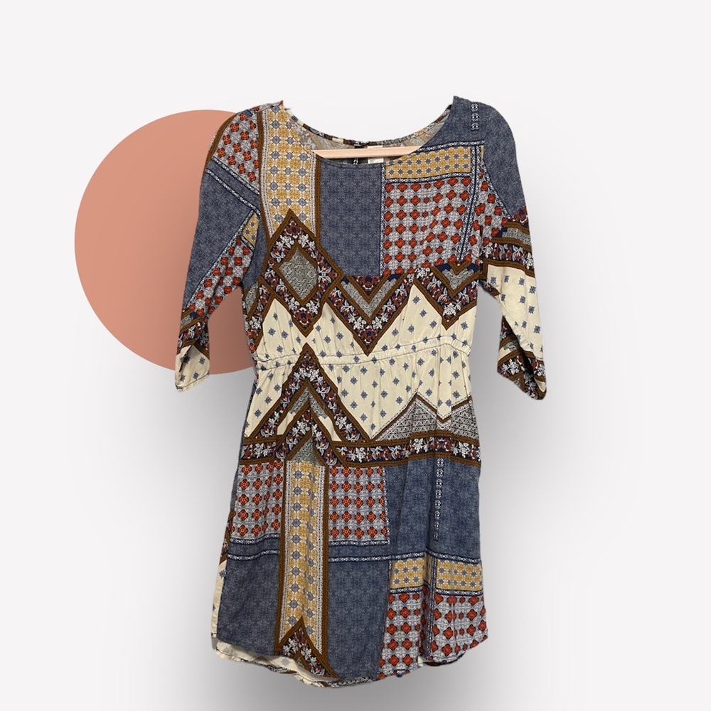 Divided 3/4 sleeve waisted dress